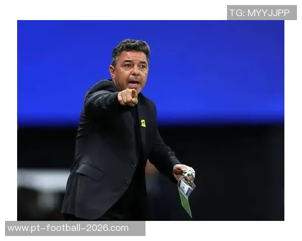 阿根廷足球教练如何在球队中扮演老板角色的深度分析与探讨